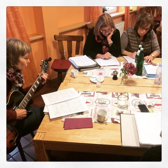 Intensive Arbeit in den Stimmgruppen